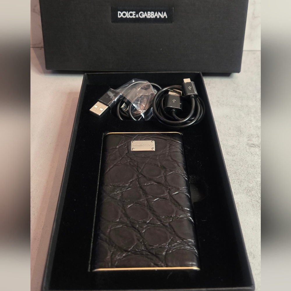 DOLCE & GABBANA Power Bank Battery Charger - Black/Rose Gold